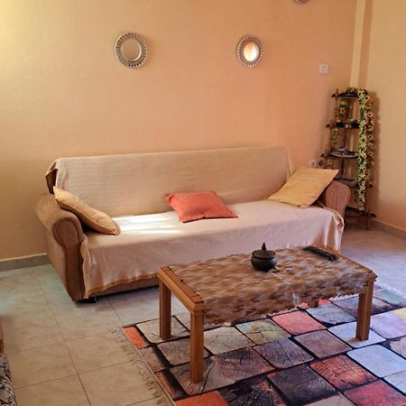 Apartment Getaway In Sparti Buitenkant foto